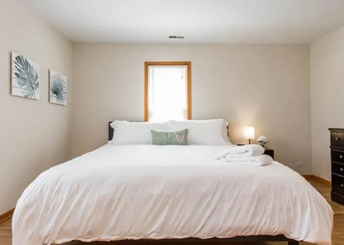 Апартаменты Charming In Dt - Near Naval Base *