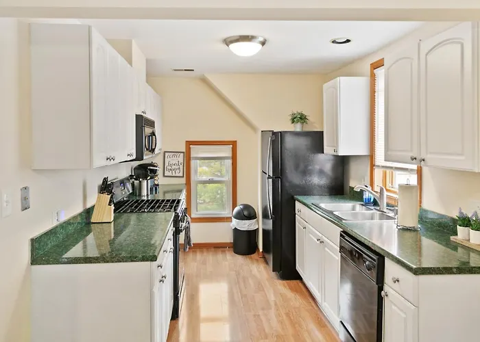 Charming In Dt - Near Naval Base Апартаменты *