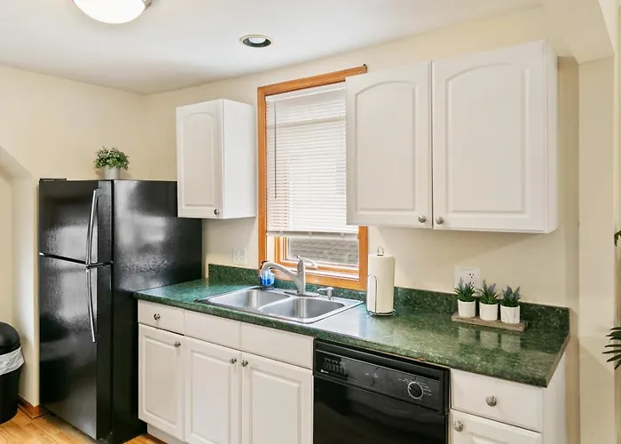 Charming In Dt - Near Naval Base Либертивилл