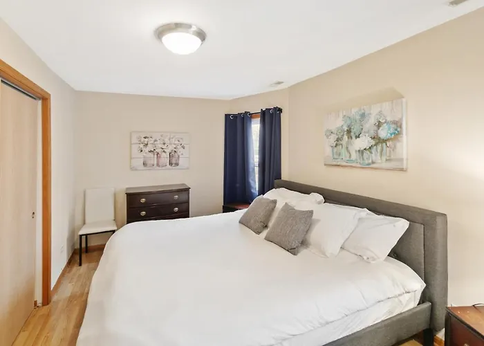 Charming In Dt - Near Naval Base *