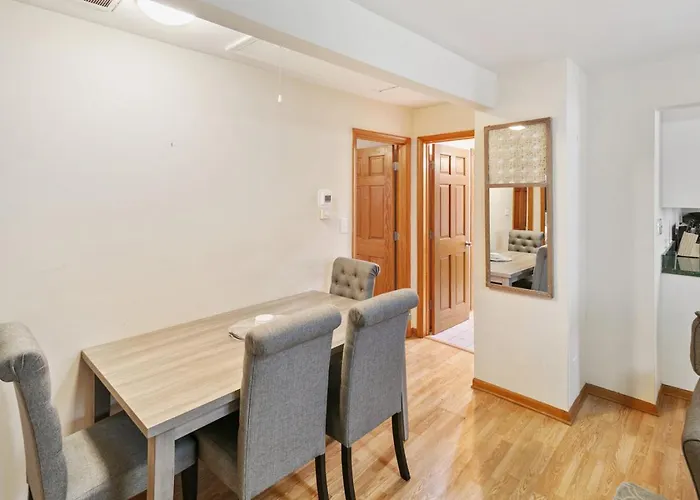 Charming In Dt - Near Naval Base Апартаменты