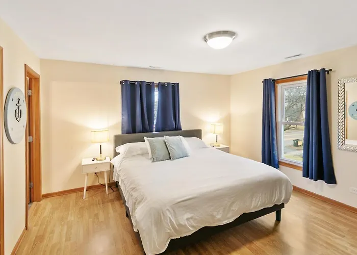 Charming In Dt - Near Naval Base Апартаменты