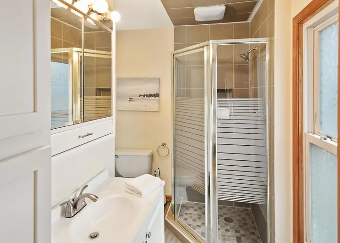 Charming In Dt - Near Naval Base Либертивилл